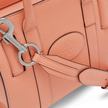 Cargar imagen en el visor de la galería, MULBERRY-ACNE-STUDIOS-SMALL-MUSUBI-BAYSWATER-PINK-SMALL-CLASSIC-GRAIN